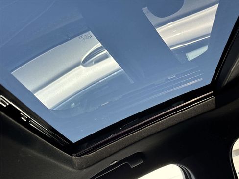 Used 2022 Chevrolet Traverse Premier image 12