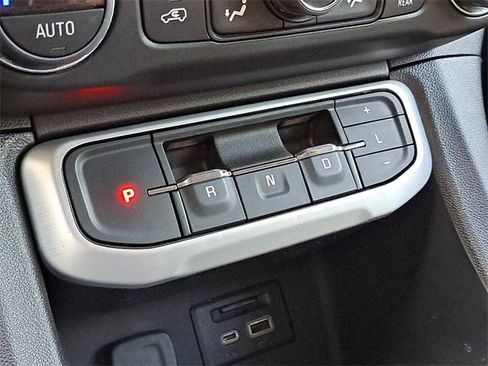 Used 2023 GMC Acadia SLT image 17