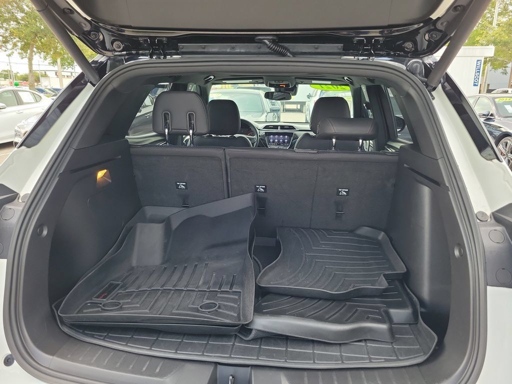 Used 2021 Chevrolet TrailBlazer RS w/ Sun and Liftgate Package FWD image 11