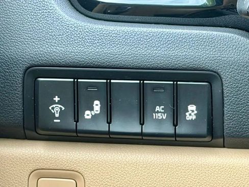 Used 2015 Kia Sedona SX FWD image 29