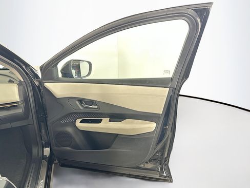 Used 2024 Nissan Ariya AWD image 32