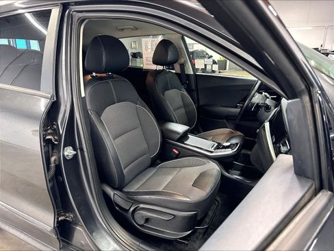 Used 2022 Kia Niro EX FWD image 10