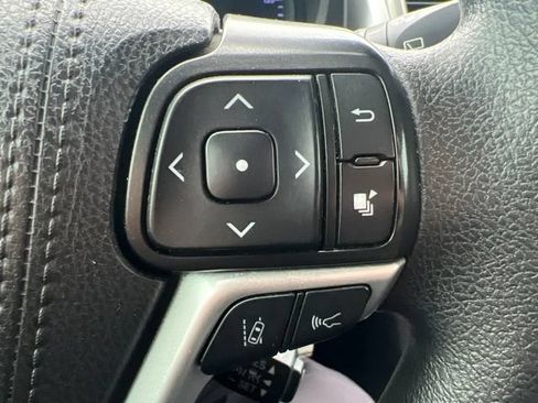 Used 2019 Toyota Highlander LE AWD/4WD image 21