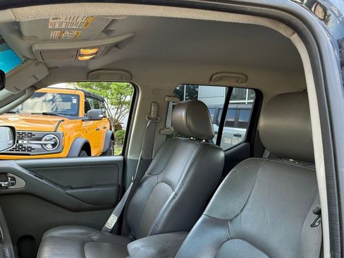 Used 2009 Nissan Frontier LE w/ LE Value Truck Pkg AWD/4WD image 16