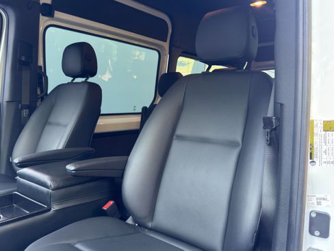 Used 2024 Mercedes-Benz Sprinter 2500 image 28