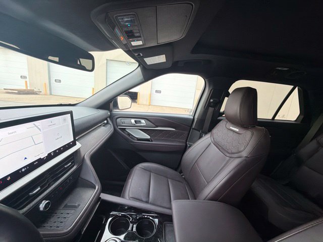 Used 2025 Ford Explorer Platinum w/ Ultimate Package AWD/4WD image 30