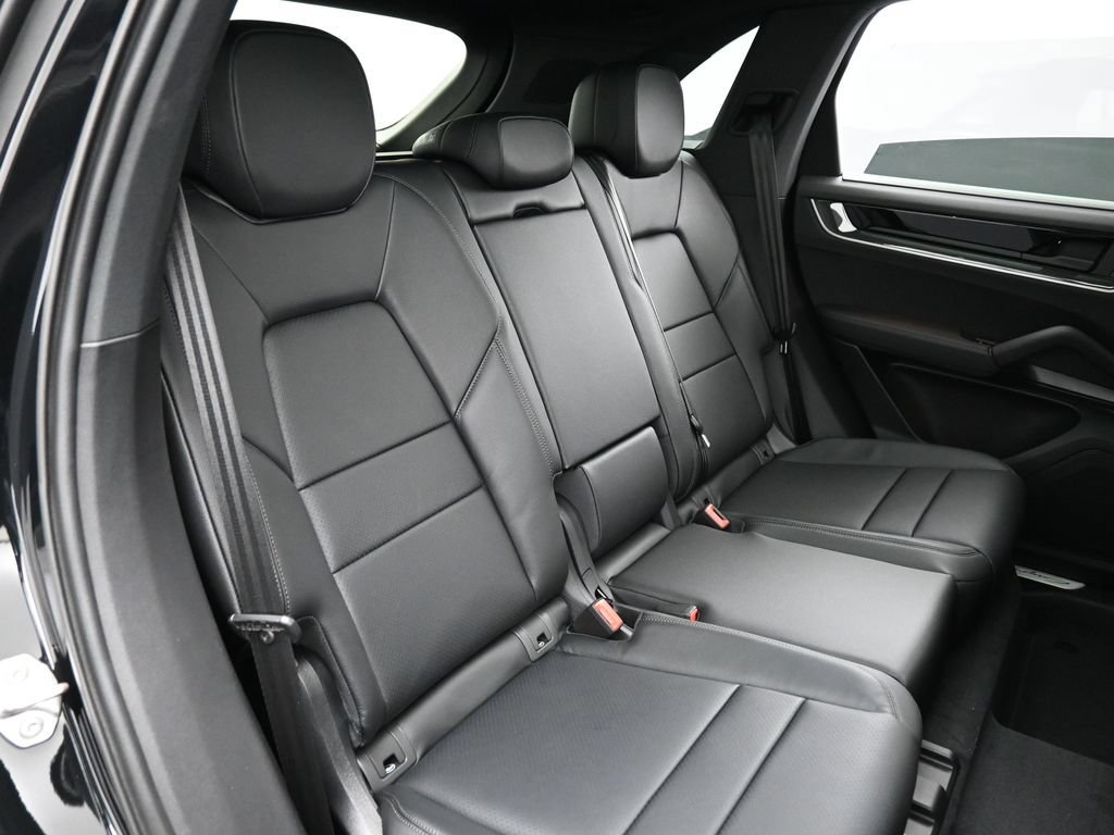 Certified 2026 Porsche Cayenne AWD/4WD image 27
