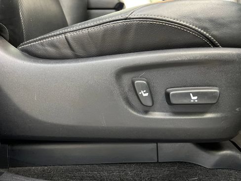 Used 2018 Toyota 4Runner Limited w/ Four Season Floor Mat Package AWD/4WD image 35