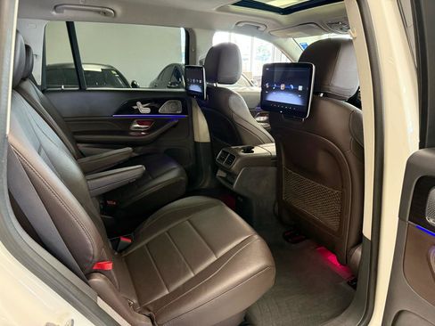 Used 2020 Mercedes-Benz GLS 450 4MATIC image 23