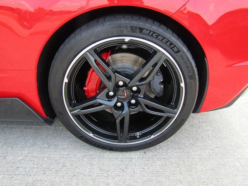 Used 2021 Chevrolet Corvette Stingray Premium Conv w/ Z51 Performance Package RWD image 23