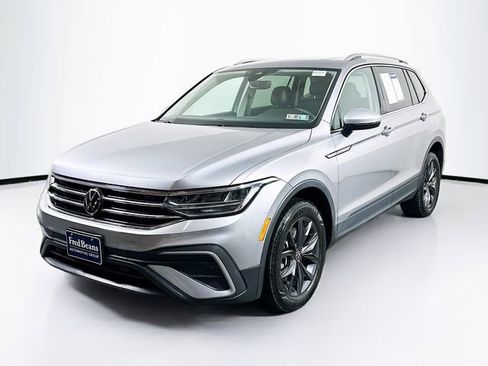 Used 2023 Volkswagen Tiguan SE AWD/4WD image 3
