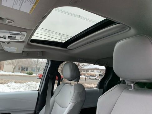 Used 2025 Toyota Sienna XLE image 28