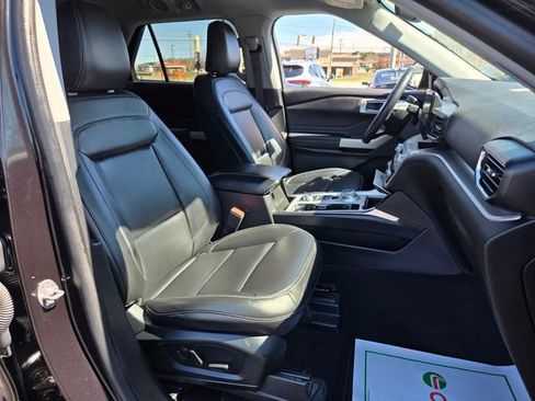 Used 2024 Ford Explorer XLT w/ Equipment Group 202A image 17