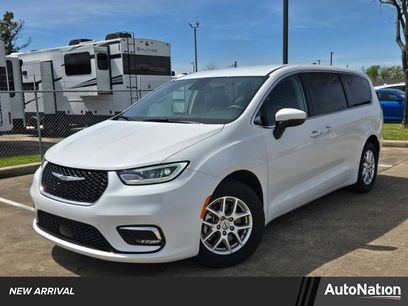 Used 2023 Chrysler Pacifica Touring-L