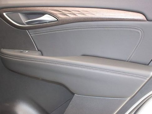 Used 2023 Buick Envision Avenir image 13