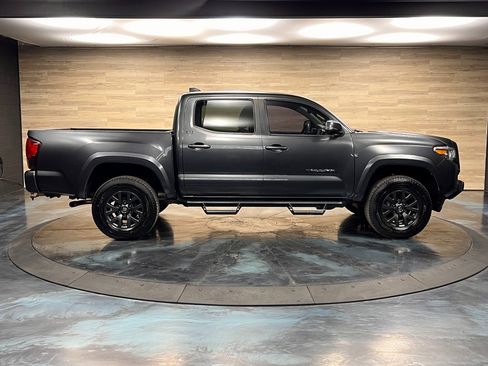 Used 2020 Toyota Tacoma SR5 image 9
