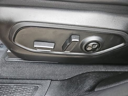 Certified 2025 Jeep Grand Cherokee Altitude image 29