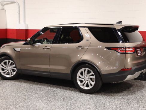 Used 2017 Land Rover Discovery HSE AWD/4WD image 24