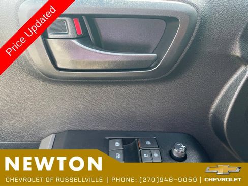 Used 2022 Toyota Tacoma SR5 w/ SR5 Appearance Package (SM) AWD/4WD image 9