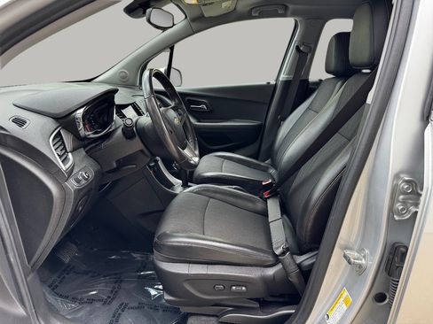 Used 2020 Chevrolet Trax LT w/ Driver Confidence Package AWD/4WD image 16
