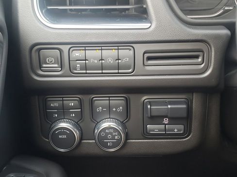 Used 2021 GMC Yukon XL SLT image 28