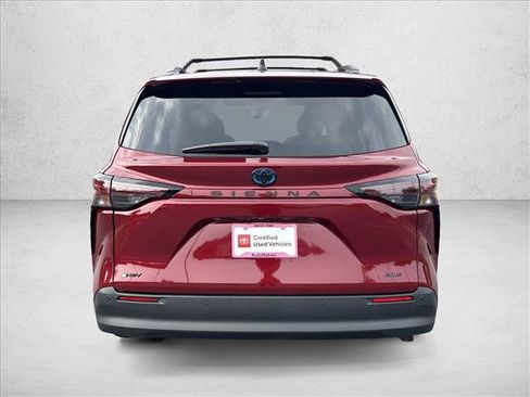 Certified 2025 Toyota Sienna XLE FWD image 6