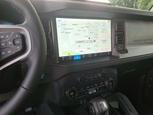 New 2025 Ford Bronco Badlands image 16