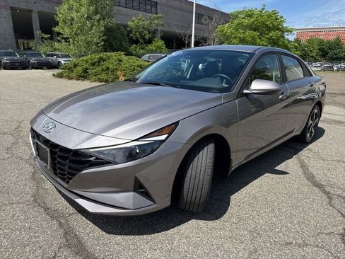 Certified 2023 Hyundai Elantra SEL w/ Convenience Package FWD image 3