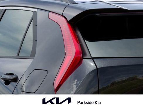 New 2025 Kia Niro EX Touring image 11
