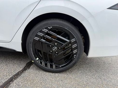 New 2026 Nissan Sentra SR w/ Floor Mat Package image 27