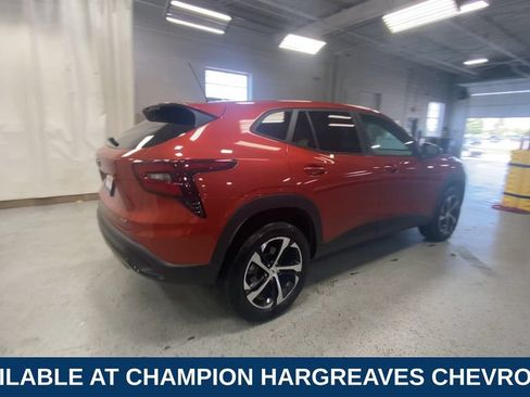 Used 2024 Chevrolet Trax RS w/ Driver Confidence Package FWD image 5