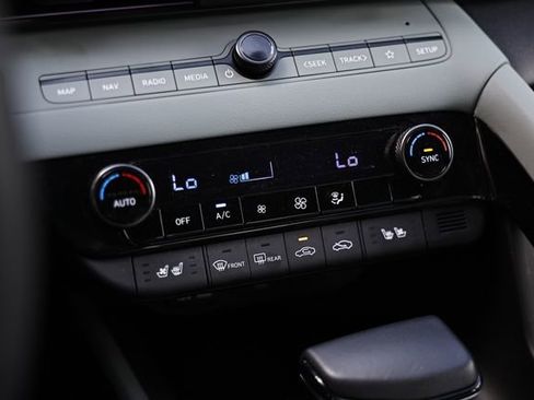 Used 2025 Hyundai Elantra Limited FWD image 33