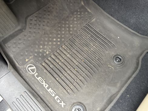 Used 2023 Lexus GX 460 Premium w/ Accessory Package AWD/4WD image 17