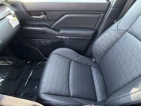 Used 2024 Toyota Tacoma TRD Sport image 12