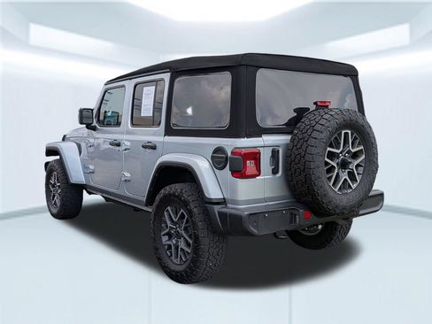 Used 2024 Jeep Wrangler Unlimited Sahara w/ Safety Group AWD/4WD image 2