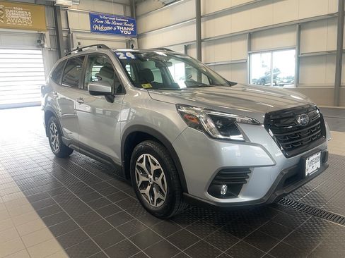 Used 2024 Subaru Forester Premium AWD/4WD image 1