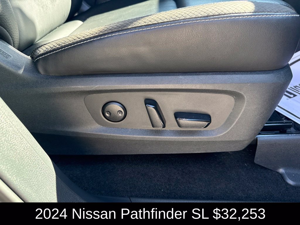 Used 2024 Nissan Pathfinder SL AWD/4WD image 22