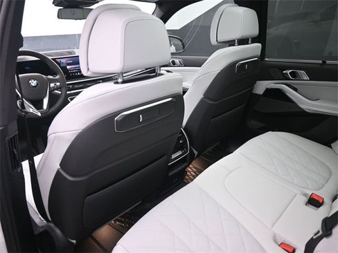 Used 2026 BMW X5 xDrive40i w/ Climate Comfort Package image 12