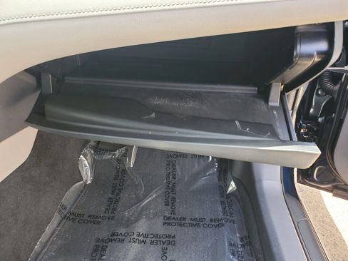 Used 2018 Toyota Camry SE w/ Convenience Package FWD image 38