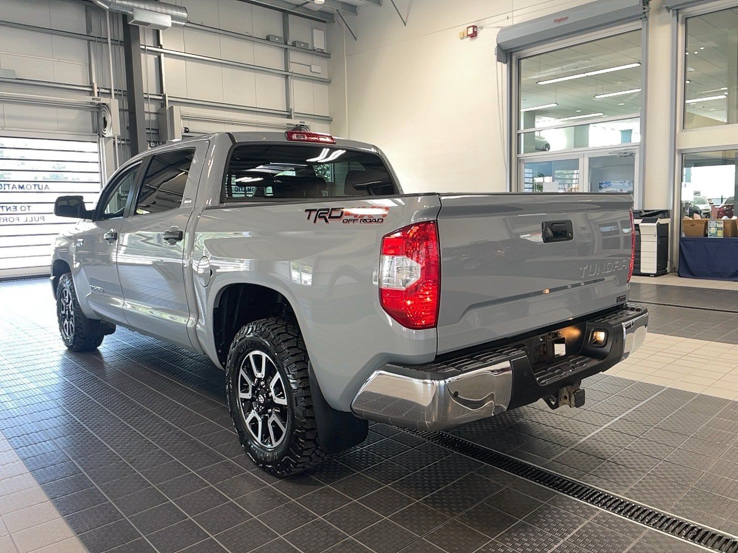 Used 2021 Toyota Tundra 4x4 CrewMax image 12