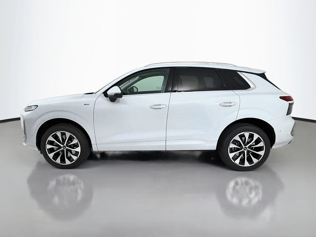 Used 2026 Audi Q3 quattro 2.0T w/ Driver Assistance Package AWD/4WD image 4