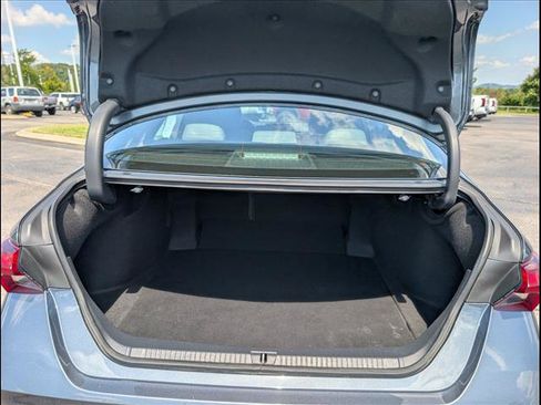 Used 2020 Toyota Avalon XLE w/ Moonroof Package FWD image 19