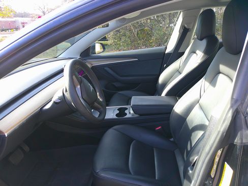 Used 2022 Tesla Model 3 image 18