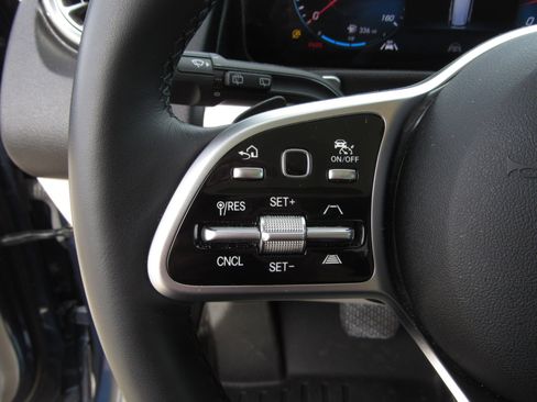 Used 2023 Mercedes-Benz GLB 250 4MATIC image 24