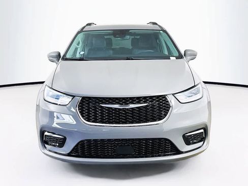 Used 2022 Chrysler Pacifica Touring-L image 5