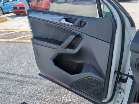 Used 2022 Volkswagen Tiguan SE image 21