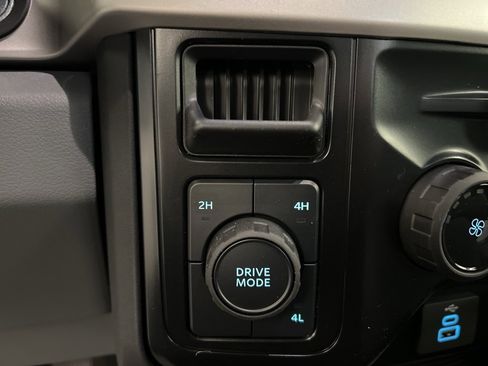 New 2025 Ford F550 4x4 Regular Cab Super Duty image 15