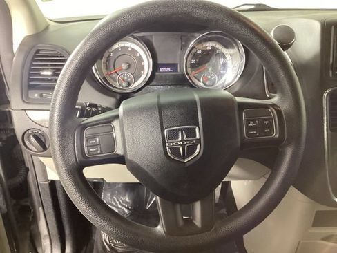 Used 2020 Dodge Grand Caravan SE FWD image 16