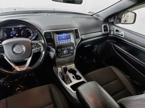 Used 2021 Jeep Grand Cherokee Laredo AWD/4WD image 23