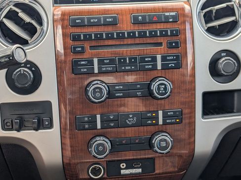 Used 2010 Ford F150 Lariat image 26